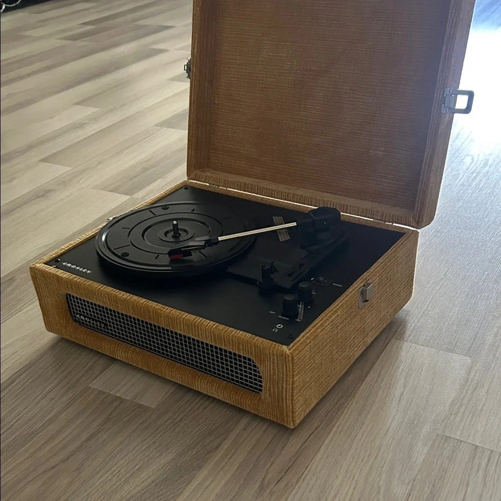 Crosley Vintage-Style Turntable in Mustard and Black - Picture 3 of 4